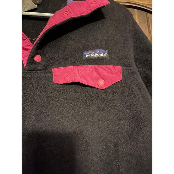 Patagonia Synchilla Women's Fleece Pullover Size Small Black Pink T Snap Cozy - Picture 3 of 5